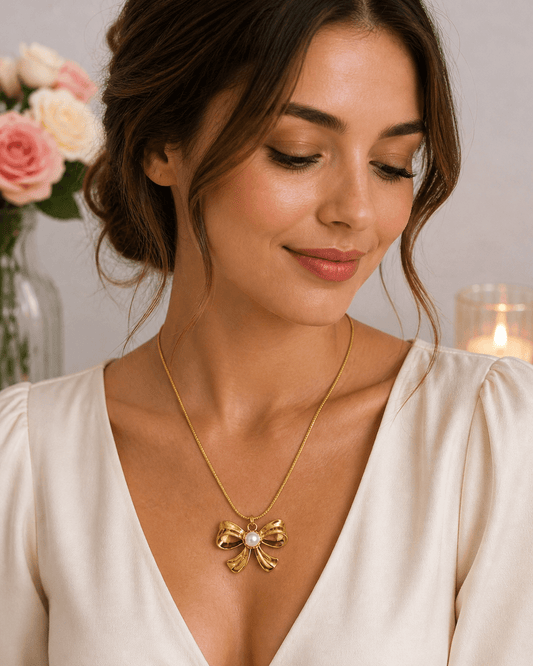 Collier Nœud Doré et Perle Nacrée - Maison Hajar