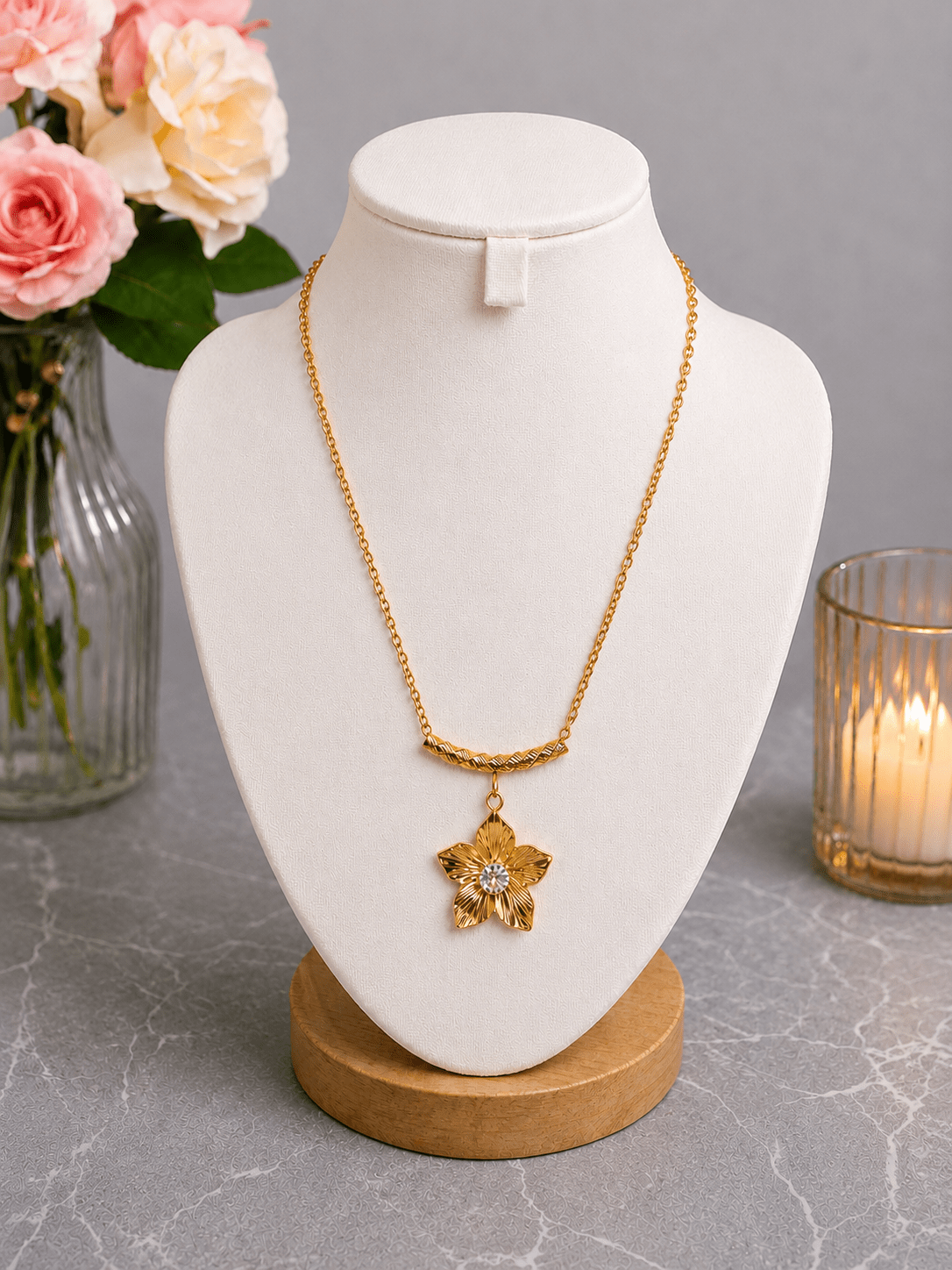 Collier Pendentif Fleur d'Or "Éclat Solaire" - Maison Hajar