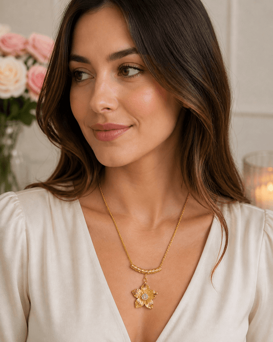Collier Pendentif Fleur d'Or "Éclat Solaire" - Maison Hajar